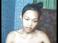 Glamour bruna video gratis di lesbo con la testa rasata e tatuaggi sul corpo scopa con un ragazzo
