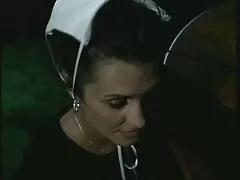 Cagna sexy con bei seni maneggia video lesbo tettone abilmente