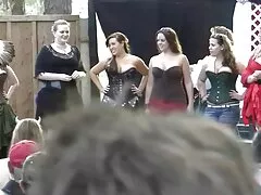 Ecco come fare un uomo cum dalle xxx gratis lesbo sue carezze. Accarezza un membro con le labbra, e dopo l'ingresso andranno le maniglie che possono portare molto piacere all'uomo.