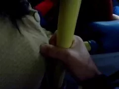 Bruna si masturba la figa sotto l'albero di video lesbo gratuiti Natale in una camicia da notte trasparente