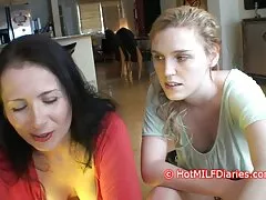 La ragazza è molto gentile con il suo ragazzo, ancora più tenera che con il suo cazzo, leccandolo, lesbo gratis film aiuta la sua mano a spingerlo nella sua figa.