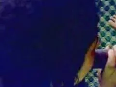 Procace bionda in abito rosso si masturba la video hard lesbo gratis figa con le dita