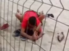 Le lesbiche grasse dopo aver fatto jogging caddero sulla sabbia e iniziarono video hard lesbo gratis a massaggiare i loro seni.