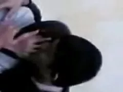 Le lesbiche gotka stendevano una zucca video porno di lesbo a terra e si sguazzavano in essa.